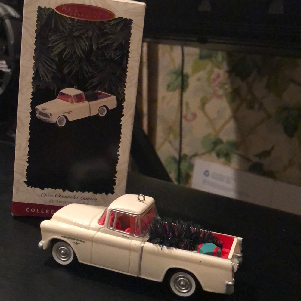 Hallmark Chevrolet Cameo